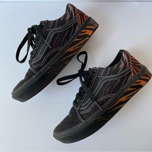 Vans x Discovery Project CAT ComfyCush Sneakers, Size 4 Kids / 5.5 Womens